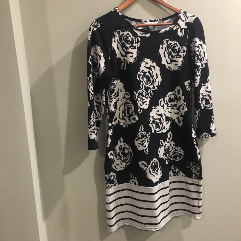 Charming Charlie Floral 3/4 Sleeve Dress Size S